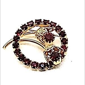 Vintage rhinestone rose circle pin brooch dark ruby red on gold tone